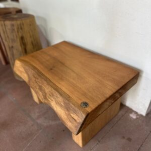 Banquinho Orgânico Design Pequi